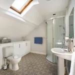 Mansefield, - Sleeps 6 *