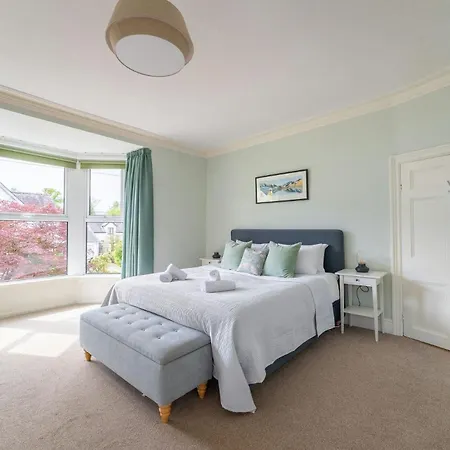 Mansefield, - Sleeps 6 Holiday home