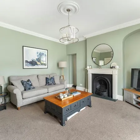 Semesterbostad Mansefield, - Sleeps 6