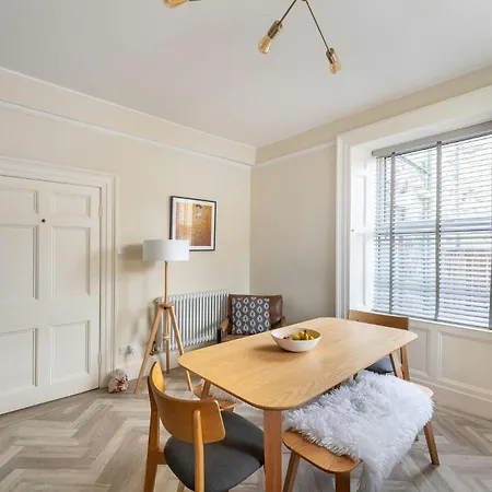 Mansefield, - Sleeps 6