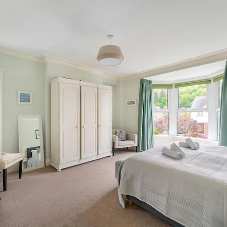 Semesterbostad Mansefield, - Sleeps 6