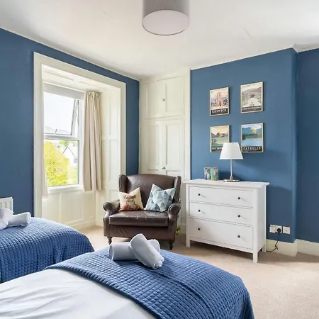 Semesterbostad Mansefield, - Sleeps 6 *