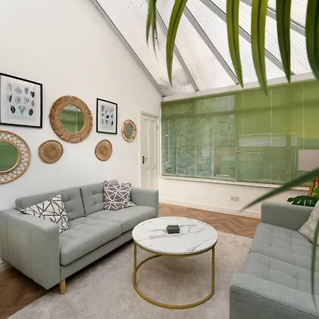 Mansefield, - Sleeps 6 펜션 케직
