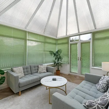 Mansefield, - Sleeps 6